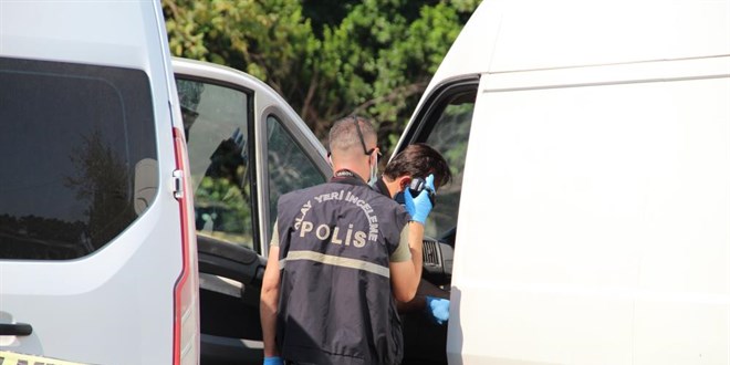 Ölüm park ettiği araç içinde yakaladı