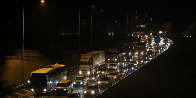 Anadolu Otoyolu'nda bayram tatili yoğunluğu