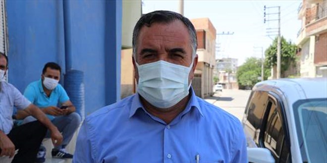 İmam önce aşı yaptırdı sonra iki dilde aşıya davet etti
