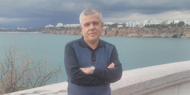 Motosikletin çarptığı öğretmen yaşam mücadelesini kaybetti