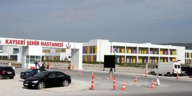 'Şehir hastanelerini tu kaka yapmanızı hayretle karşılıyorum'
