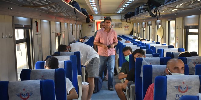 Otobüs fiyatlarını pahalı bulan tatilcilerin tercihi tren oldu