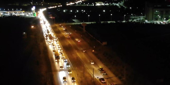 43 ilin geçiş güzergahında bayram trafiği devam ediyor