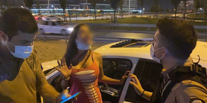 Alkollü sürücü, bekçilere kimlik kontrolü yapmak istedi