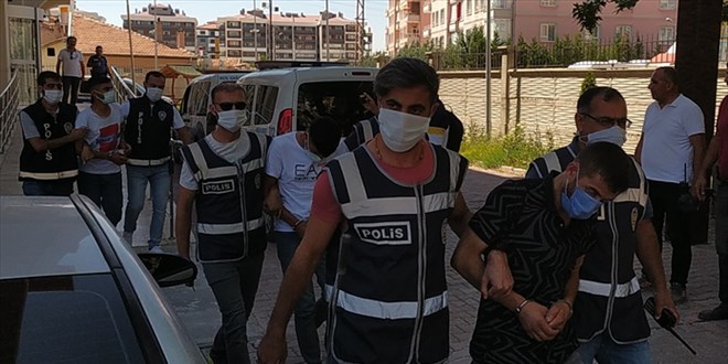 Kargo'dan çelik kasa çalıp içindeki paralarla tatile gittiler