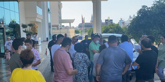 Otel ismi değişince onlarca tatilci otel önünde mağdur oldu