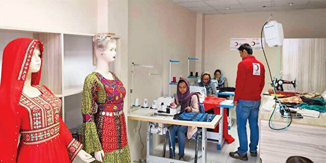 Göçe 'gönüllü' çözüm: Ülkene dön işin hazır
