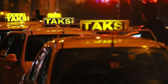 İBB, Havalimanı'nda çalışan 400 taksiyi bağladı