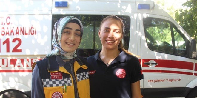 Bakan Koca'nın paylaştığı güvercini tedavi eden 112 sağlık ekibi konuştu
