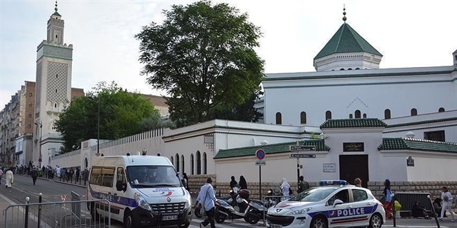 Fransa'da İçişleri Bakanı'nın emriyle 2 imam görevden alındı