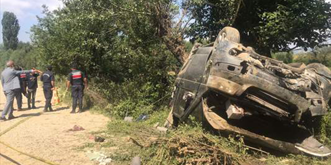Kastamonu'da sarımsak işçilerini taşıyan minibüs devrildi: 1 ölü