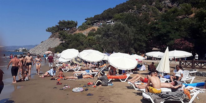 Milli Park'ta şezlong ve şemsiye kiralama ücretine tepki