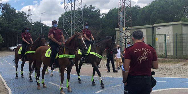 Atlı polislerden Sultangazi Kent Ormanı'nda denetim
