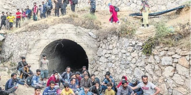 Taliban'dan kaçanların adım adım göç yolu