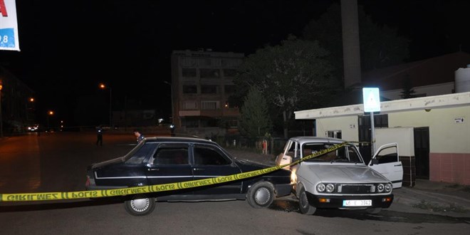 Silahlı bıçaklı alacak verecek kavgası: 2 ölü, 4 yaralı
