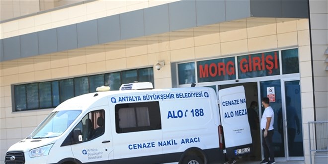 Uçuruma devrilen araçtaki doktor hayatını kaybetti