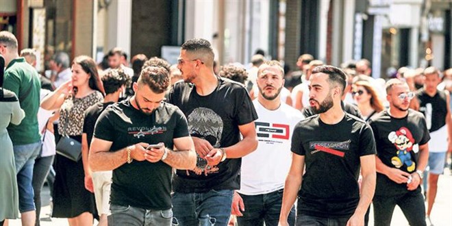 Bilim insanları bir kez daha uyardı: Maskeleri çıkartmayın