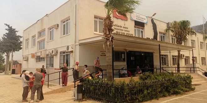 Silifke'de evlerinden tahliye edilenler okullara yerleştiriliyor