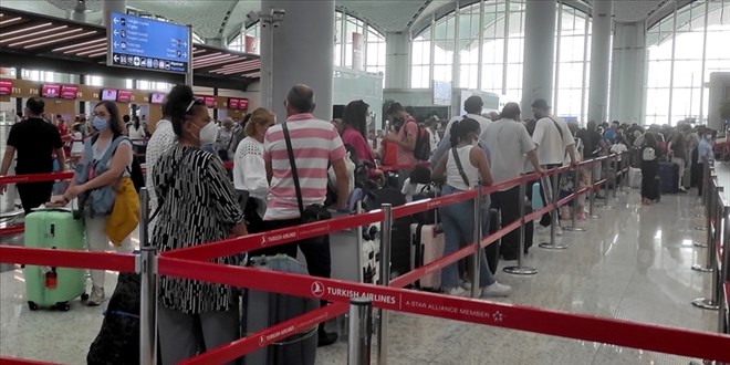 Bayramda yaklaşık 12 milyon biletli yolcu seyahat etti