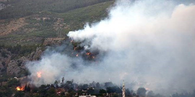 Mersin Silifke'deki orman yangınına müdahale sürüyor