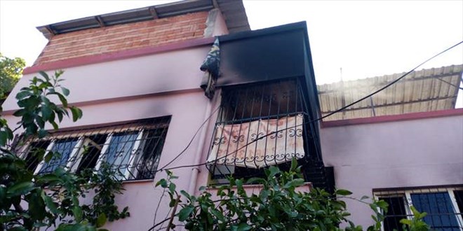 Anneleriyle tartışan 2 kardeş evlerini ateşe verdi