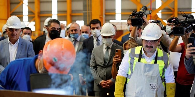 Dünyanın en büyük balık taşıma gemisinin ilk kaynak yapıldı