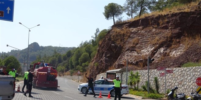 Yangın nedeni ile Marmaris Datça karayolu trafiğe kapatıldı
