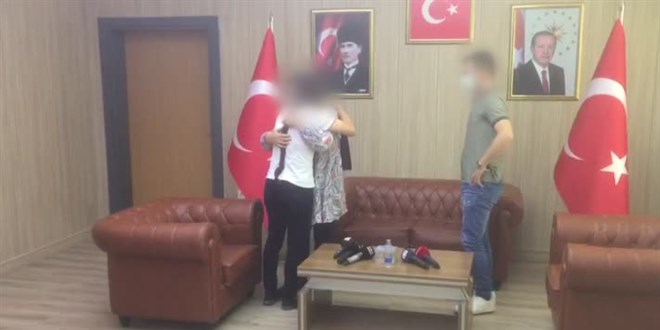 Mardin'de teslim olan 2 kadın terörist aileleriyle buluşturuldu