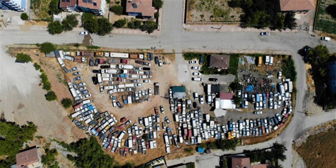60 milyonluk servet yediemin otoparkında çürüyor