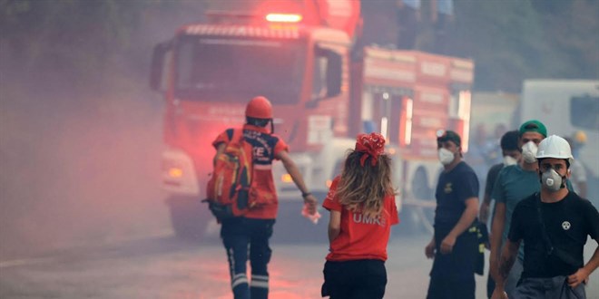 Muğla'daki yangının gizli kahramanları yoğun çaba sarf ediyor