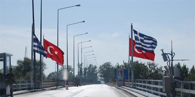 Yunanistan 18 ay sonra Türk vatandaşlarına kapıları açtı