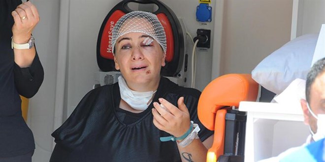 8 yaşındaki kızının cenaze namazını ambulanstan izledi