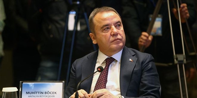 Korona tedavisi gören Muhittin Böcek, yeniden hastanede