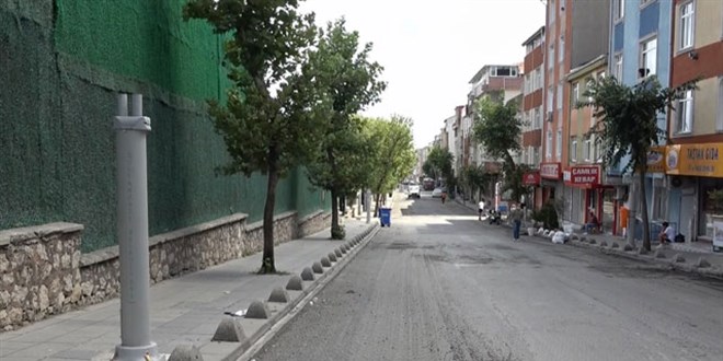 Sultangazi'de 10 aydınlatma direği kayboldu
