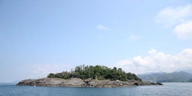 Giresun Adası'na yerli ve yabancı turistler ilgi gösteriyor