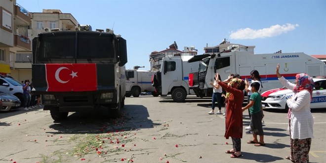 Manavgat yangınında görev yapan TOMA'lar alkışlarla uğurlandı