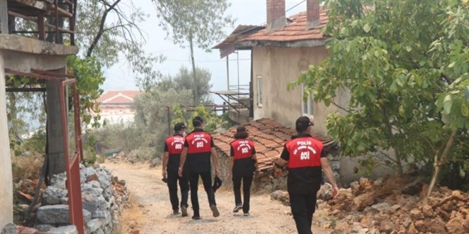 Afet kriminal ekipleri yangınların sebebini araştırıyor