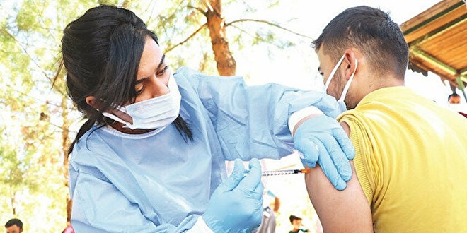İş dünyasında yeni tartışma: Aşı olmayan personel işten çıkarılabilir mi?