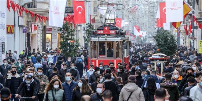 Bilim Kurulu üyesi Akın: Yeni bir varyantla karşılaşabiliriz