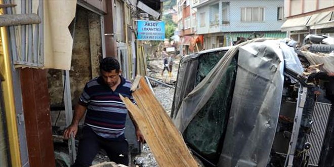 Sel felaketinin yaşandığı Bozkurt'ta enkaz kaldırma çalışmalarına başlandı