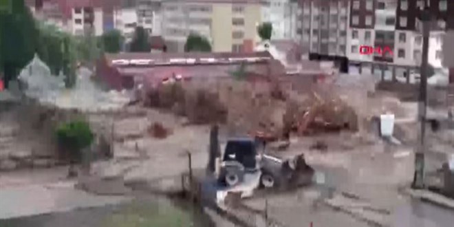 Ezine Çayı'nın taşma anı ve panik anları kamerada