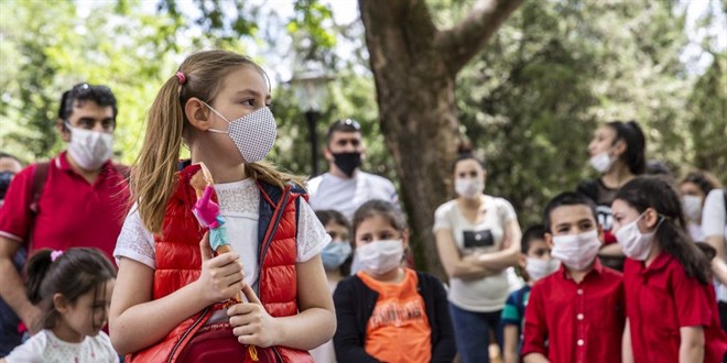 Okul girişlerine maske konacak