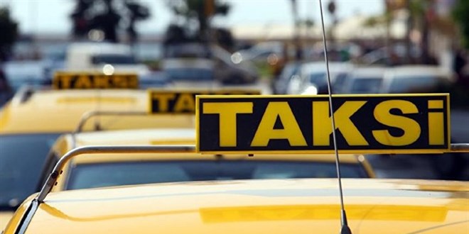 Taksi ile kaçak göçmen taşımacılığına 2 gözaltı