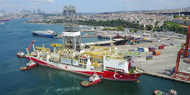 Yavuz sondaj gemisi Haydarpaşa Limanı'na demirledi
