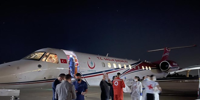 Lübnan'daki patlamada yaralanan 4 kişi ambulans uçakla Türkiye'ye gönderildi