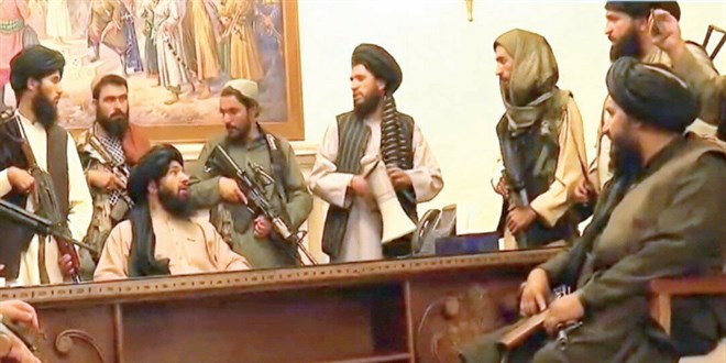 Afganistan'da 20 yıllık dönem kapandı