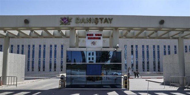 Müdüre ayakkabı fırlatan öğretmene 'kademe ilerleme cezası'