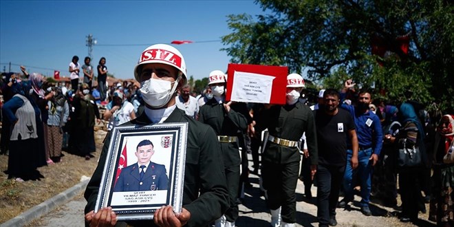 Şehit iki askerimiz son yolculuklarına uğurlandı