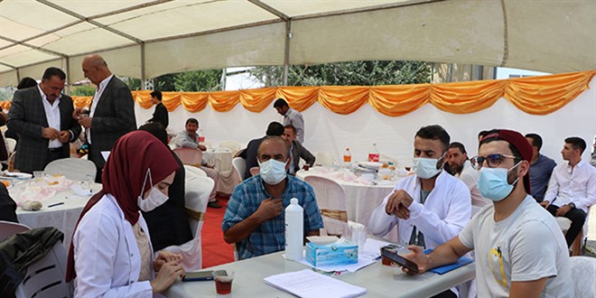 Van'da sağlık ekipleri, düğüne gelen davetlilere aşı yaptı