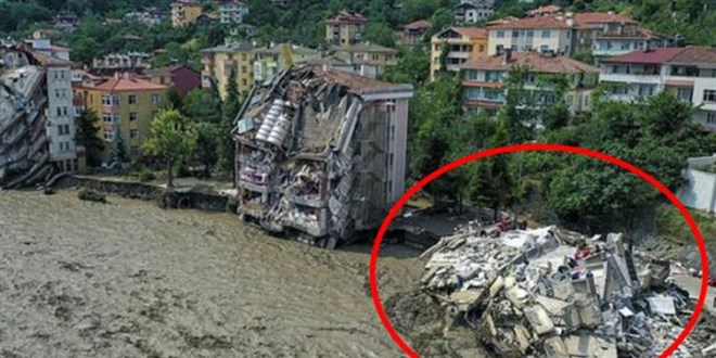 Bozkurt'ta yıkılan Ölçer Apartmanı'nın müteahhidi tutuklandı